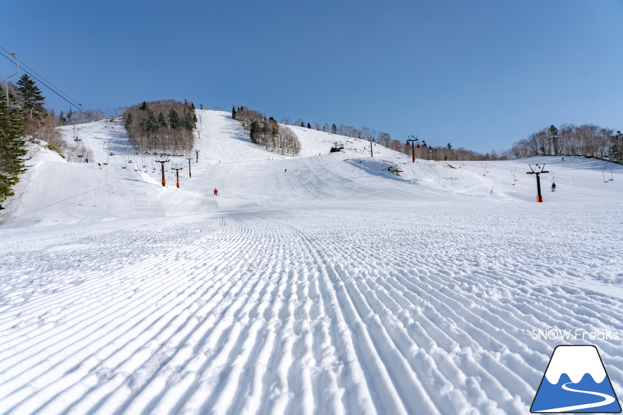 標津町営金山スキー場｜流氷の向こう側には国後島。景色もコースも、楽しすぎる日本最東端のローカルゲレンデ！